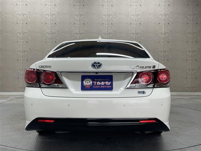CROWN sedan hybrid