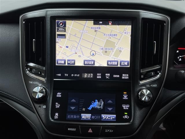 CROWN sedan hybrid