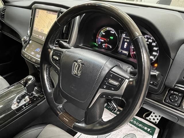 CROWN sedan hybrid