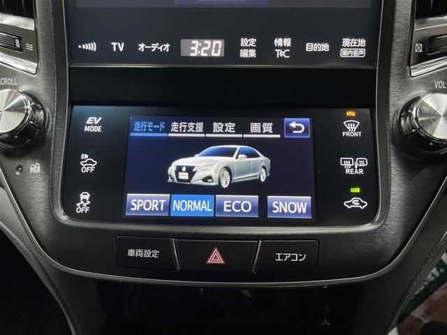CROWN sedan hybrid