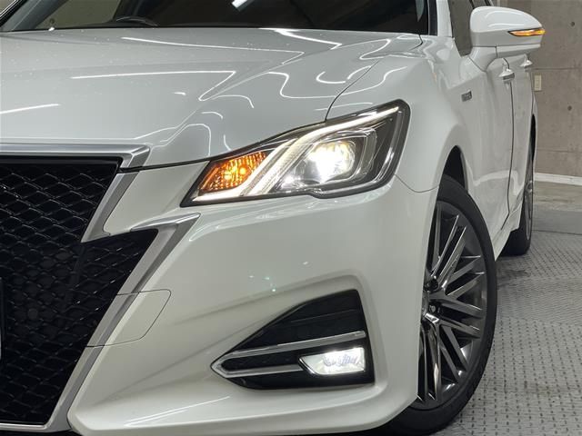 CROWN sedan hybrid