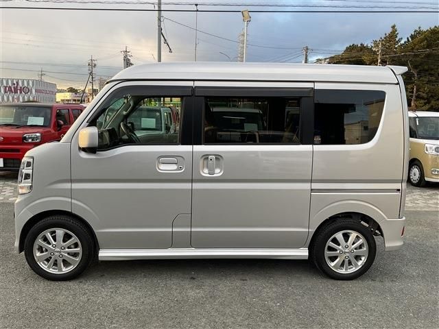 NV100 CLIPPER RIO