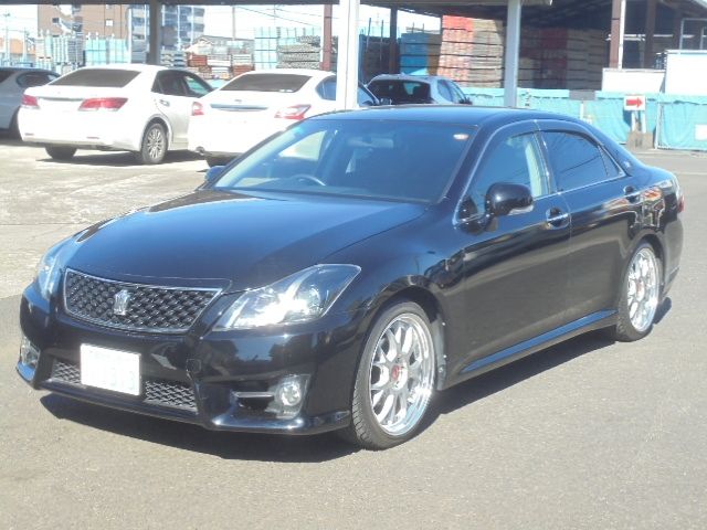 CROWN sedan