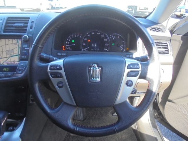CROWN sedan