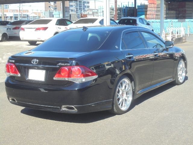 CROWN sedan