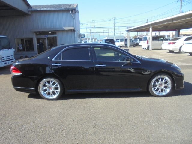 CROWN sedan