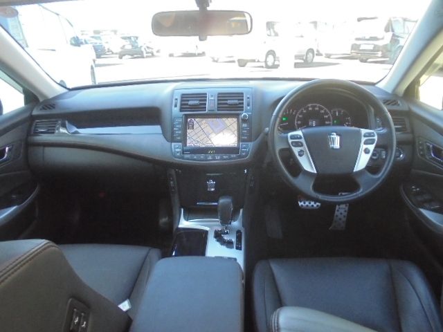 CROWN sedan