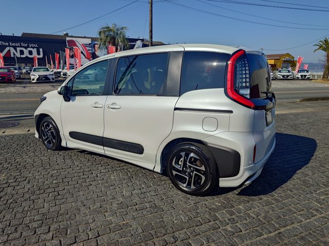 SIENTA HYBRID