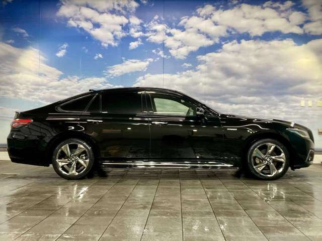CROWN sedan hybrid 4WD