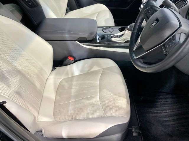 CROWN sedan hybrid 4WD