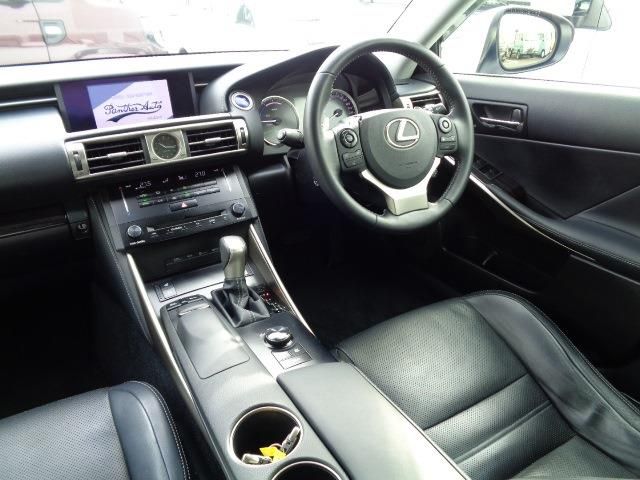 LEXUS IS300h
