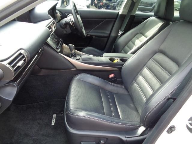LEXUS IS300h