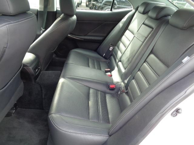 LEXUS IS300h