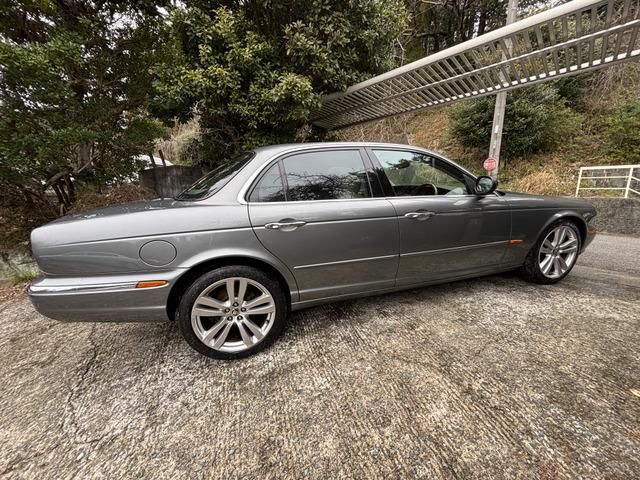 JAGUAR XJseries sedan