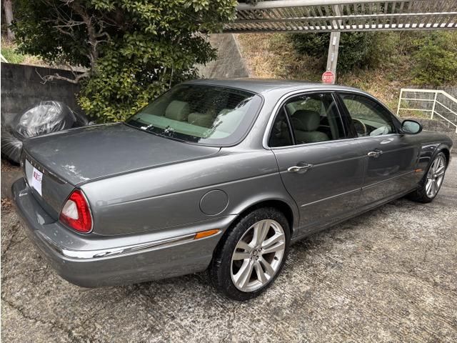 JAGUAR XJseries sedan