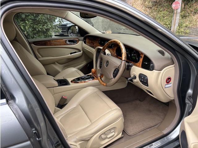 JAGUAR XJseries sedan