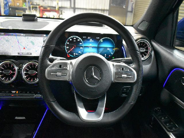 MERCEDES BENZ GLB