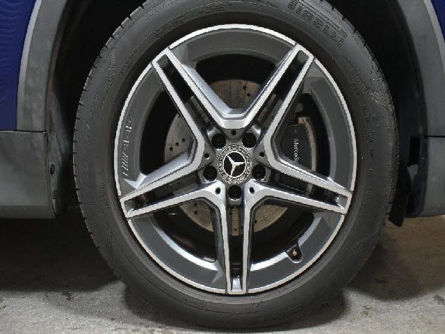 MERCEDES BENZ GLB