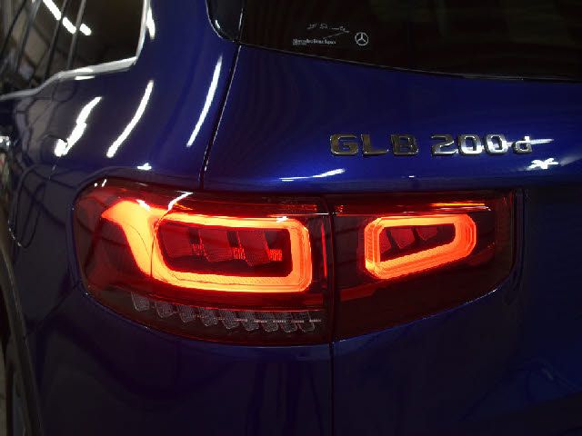 MERCEDES BENZ GLB