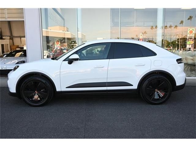PORSCHE Macan Electric