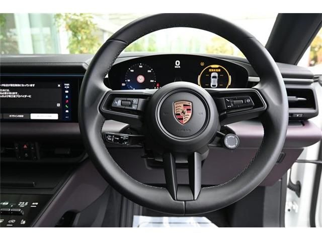PORSCHE Macan Electric