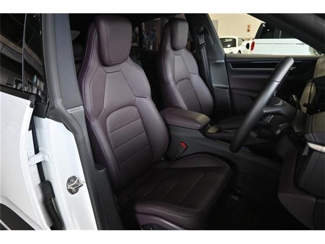 PORSCHE Macan Electric
