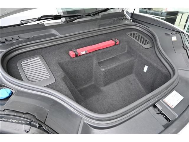PORSCHE Macan Electric