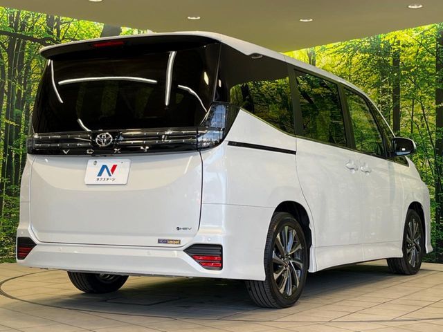 VOXY HYBRID