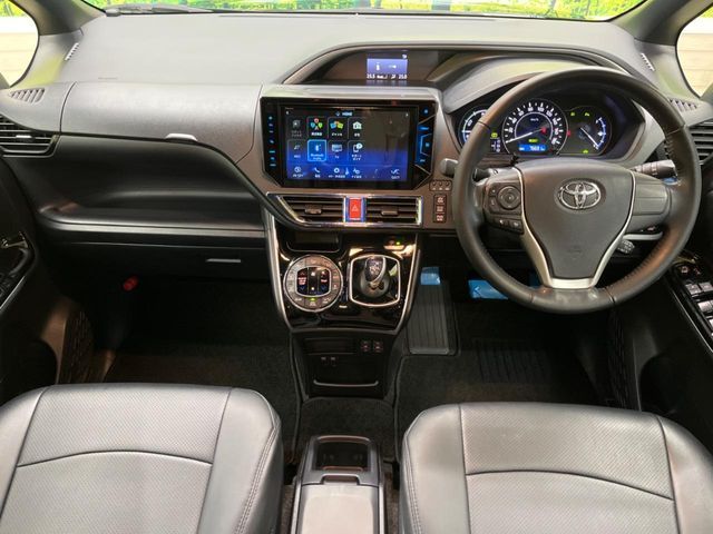 VOXY HYBRID