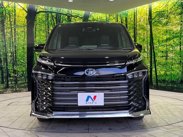 VOXY HYBRID 4WD