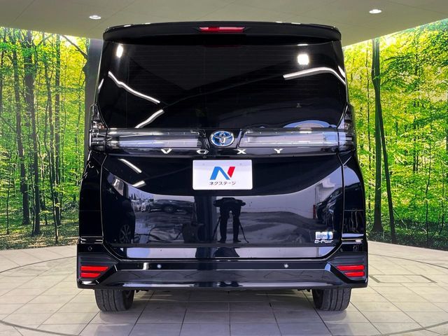 VOXY HYBRID 4WD