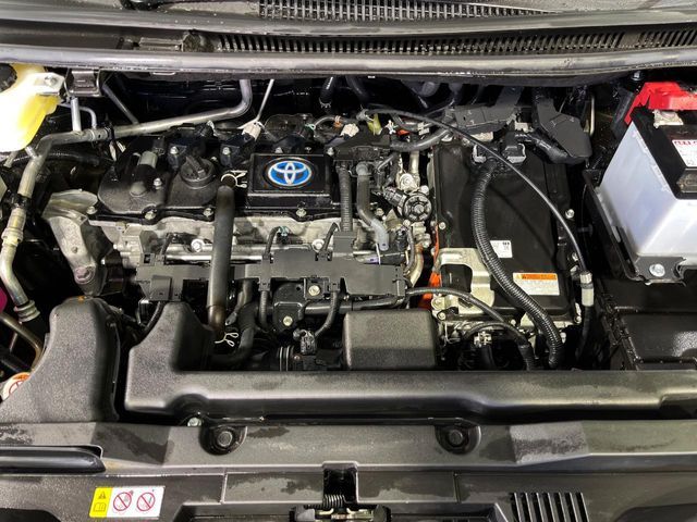VOXY HYBRID 4WD