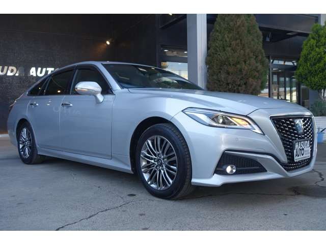 CROWN sedan hybrid