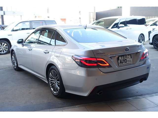 CROWN sedan hybrid