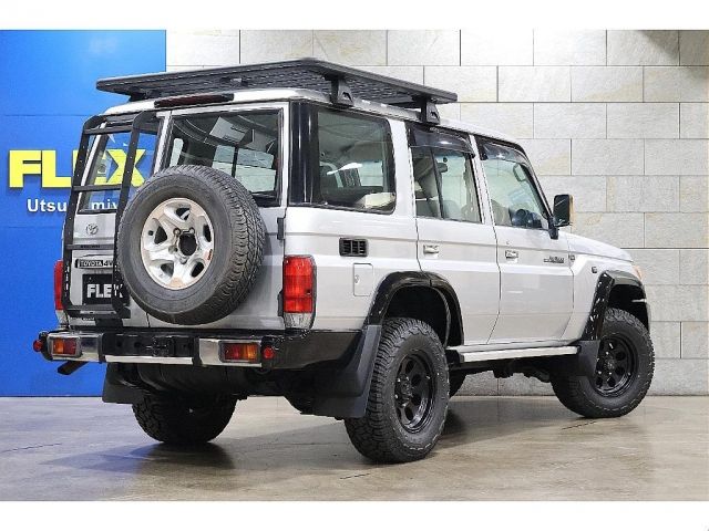 LANDCRUISER van