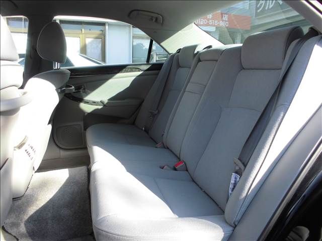 CROWN sedan