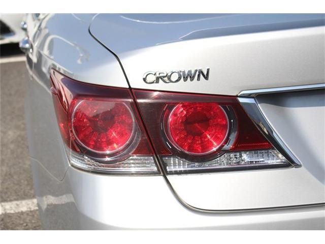 CROWN sedan hybrid