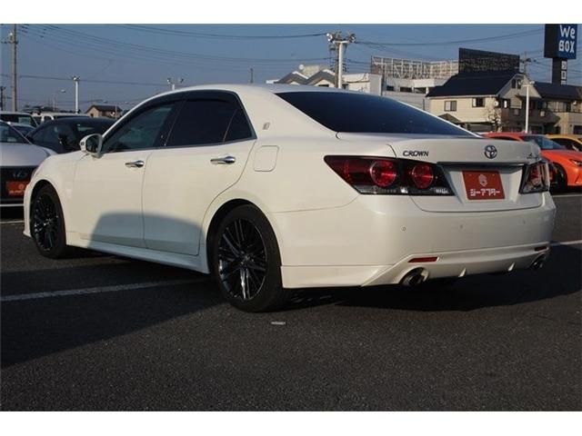 CROWN sedan