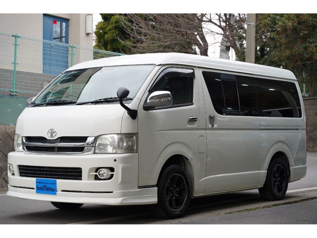 REGIUSACE 4WD van