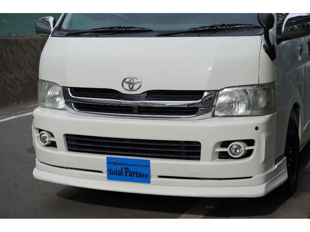 REGIUSACE 4WD van