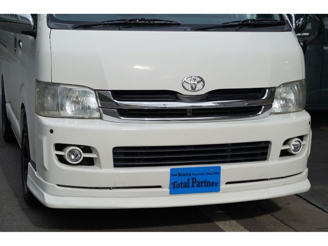 REGIUSACE 4WD van