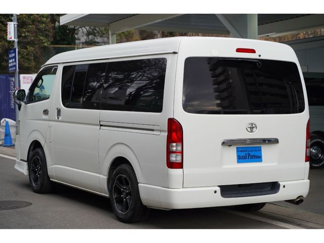 REGIUSACE 4WD van