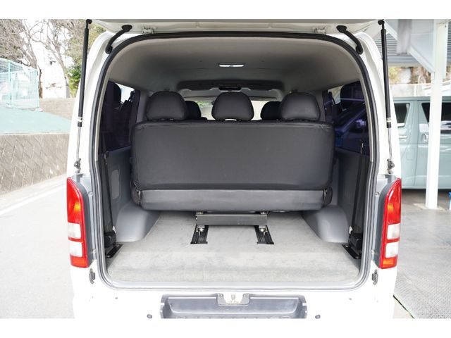 REGIUSACE 4WD van
