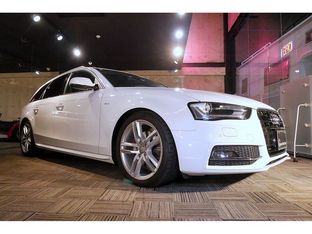 AUDI A4 AVANT