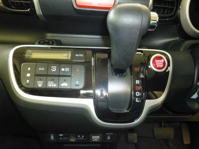 N-BOX CUSTOM 4WD
