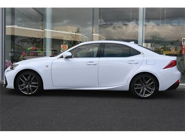 LEXUS IS200t