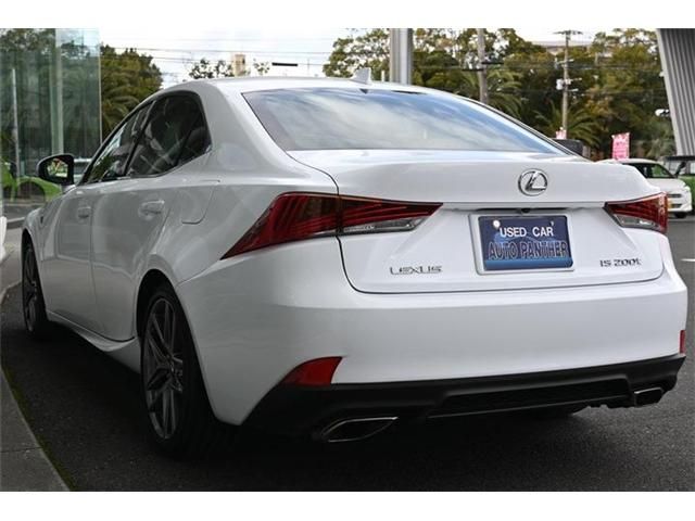 LEXUS IS200t