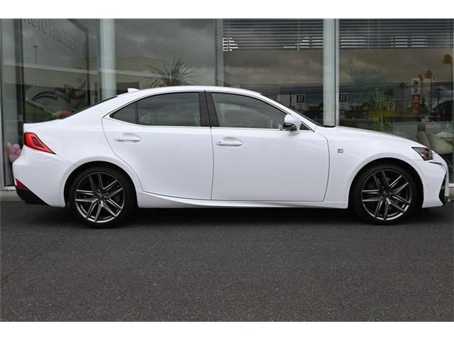 LEXUS IS200t