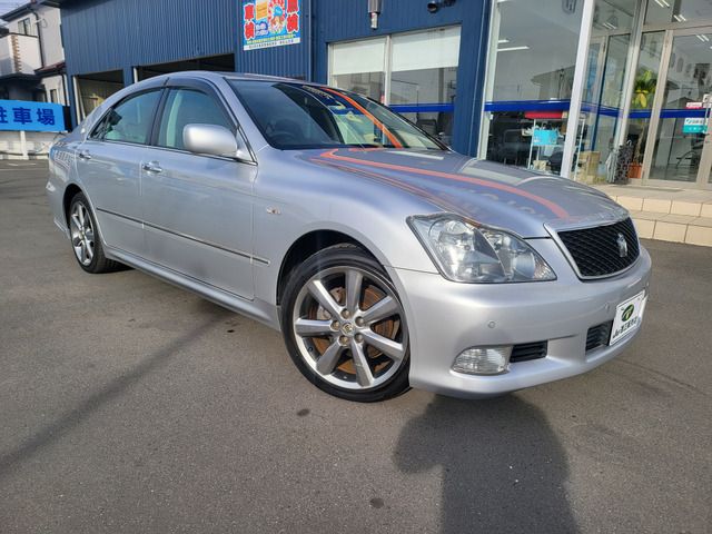CROWN sedan