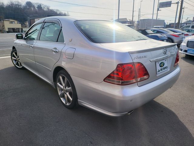 CROWN sedan